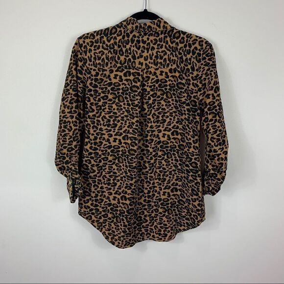 🐆Time and Tru cheetah button up size small CUTE (J1) - Picture 8 of 10